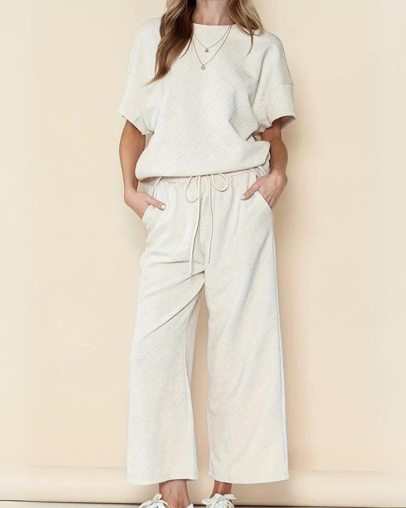 Tessie - Loose shirt and wide-leg trousers set