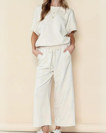 Tessie - Loose shirt and wide-leg trousers set