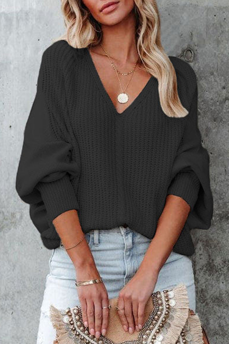 Kenna - Deep v-neck warm knitted sweater