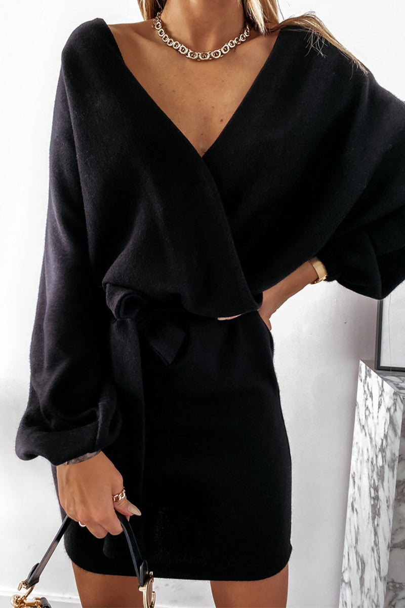 Crista - elegant V-neck dress with long sleeves