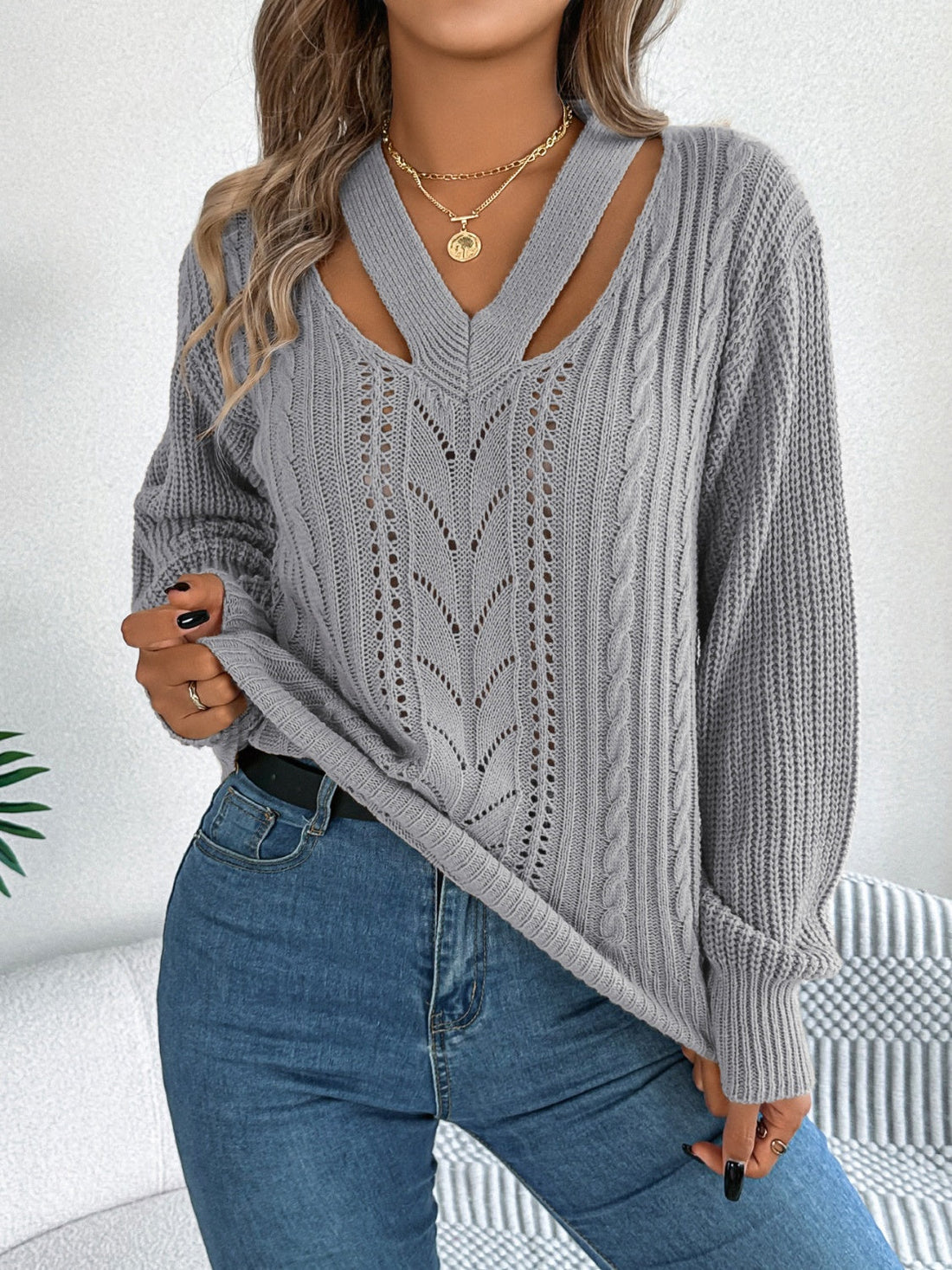 Priya - Cosy cut-out v-neck sweater